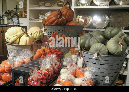 Pottery Barn Home Decor And Accessories Store Nyc Stock Photo