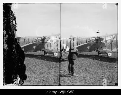 Herbert Samuel beside Col. Lawrence's airplane before takeoff to el-Azrak Stock Photo