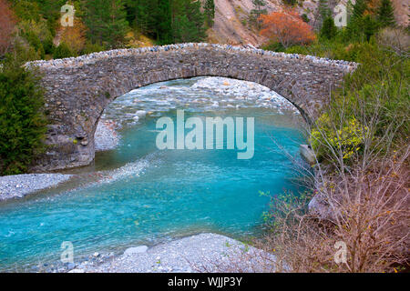 Rio Ara river and bridge San Nicolas de Bujaruelo in Ordesa Aragon Huesca Spain Stock Photo