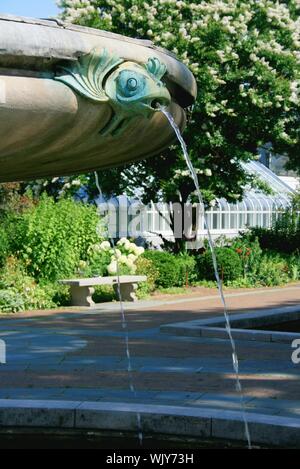 Man With Fish Sculpture And Fountain In Chicago Illinois Stock Photo Alamy 