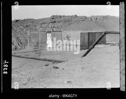 Iraq. Oil wells and camp of the Iraq Petroleum Company. (5 miles S. of Kirkuk). Kirkuk District. A corked oil well Stock Photo