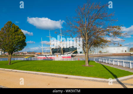 SV Glenlee berthed alongside Riverside Museum , Museum of Transport and Travel Yorkhill Quay City of Glasgow taken from Govan Scotland Stock Photo