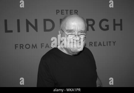 Munich, Germany. 11th Apr, 2017. The photographer Peter Lindberghlacht on 11.04.2017 at the press conference for the exhibition 'Peter Lindbergh - From fashion to reality' (13.04.-27.08.2017) at the Hypo Kunsthalle in Munich (Bavaria). Photo Felix Hörhager/dpa Lindbergh is dead. He died at the age of 74, as his studio in Paris confirmed on 04.09.2019. Credit: Felix Hörhager/dpa/Alamy Live News Stock Photo