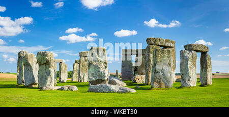 Stonehenge neolithic stone circle stonehenge stone circle near Amesbury Wiltshire england uk gb Europe