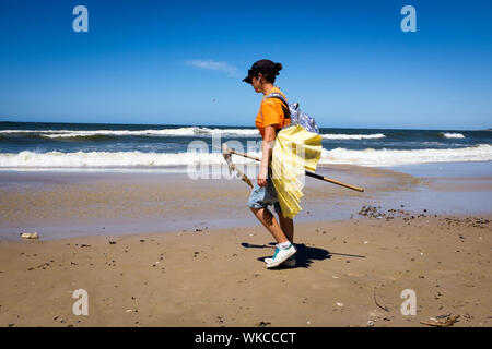 Uruguay: Uruguay, La Floresta, small city and resort on the Costa de Oro (Golden Coast). A young woman, hired as a municipal agent, has to clean the b Stock Photo