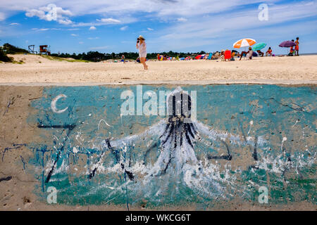 Uruguay: Uruguay, La Floresta, small city and resort on the Costa de Oro (Golden Coast). Tourists on the beach. In the foreground, on a cement seawall Stock Photo