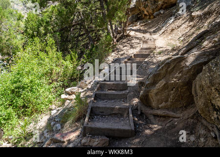 Final steps leading up the Goldbug Hot Springs (Elk Bend) trail in Idaho Stock Photo