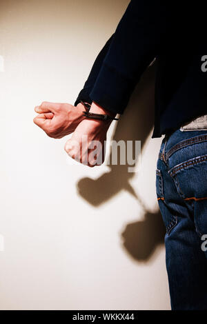 Hands cuffed behind back Stock Photo: 18246039 - Alamy