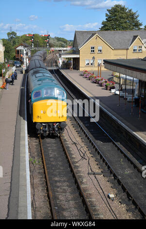 Class 45 diesel electric locomotive 45041 Royal Tank Regiment arrives at Wansford Station on the Nene Valley Railway Stock Photo