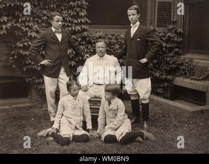 U.S. President Theodore Roosevelt Surrounded by his Four Sons, Full-length Portrait, Photograph by Pach Bros., 1907 Stock Photo