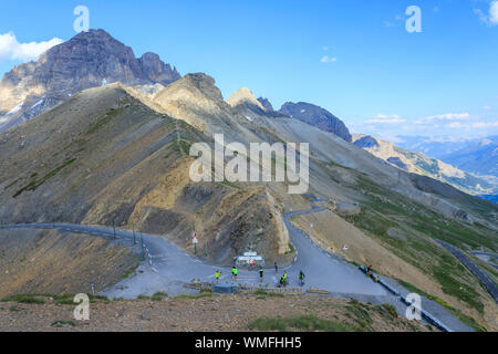 France, Hautes Alpes, Le Monetier les Bains, Col du Galibier (2642 m), cyclists at the pass and view of the Grand Galibier on the left // France, Haut Stock Photo
