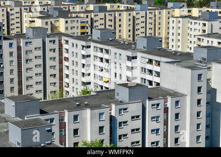 Wohnhaeuser, Magistratsweg, Rudolf-Wissel-Siedlung, Staaken, Spandau, Berlin, Deutschland Stock Photo