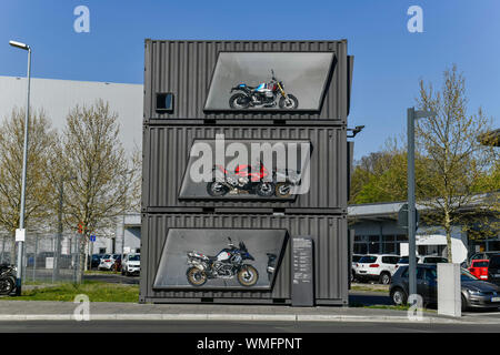 Schau-Container, BMW Motorradwerk, Am Juliusturm, Spandau, Berlin, Deutschland Stock Photo