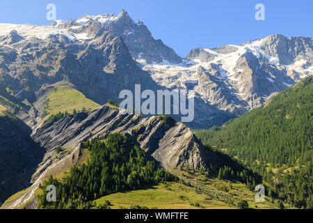 France, Hautes Alpes, Ecrins National Park, Oisans, La Grave, labelled the Most Beautiful Villages of France, view on the Meije massif and the Grand P Stock Photo
