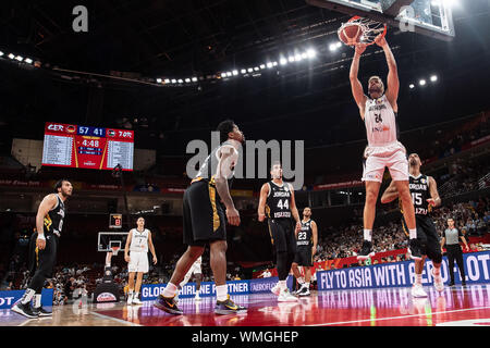 05 September 2019, China, Shenzhen: Basketball: WM, Germany - Jordan, preliminary round, group G, 3rd matchday at Shenzhen Bay Sports Center. Germany's Maximilian Kleber at Dunking. Photo: Swen Pförtner/dpa Stock Photo