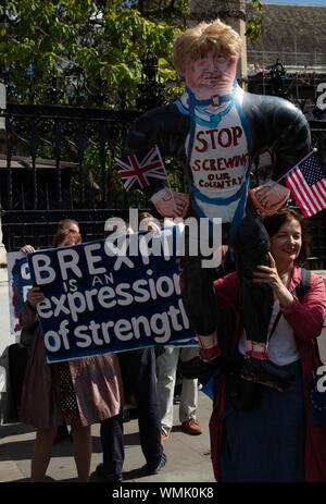 London, UK. 4th September 2019. Pro-Brexit and anti-brexit demonstrators together outside the Houses of Parliament in London. Credit: Joe Kuis / Alamy News Stock Photo