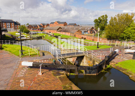 Lock gates at the National Waterways Museum on the Shropshire Union Canal in Ellesmere Port where the inland waterway network connects to the Manchest Stock Photo