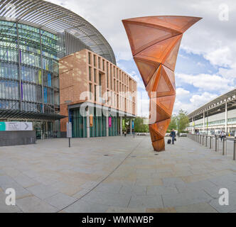 Model of the double helix structure of the DNA molecule outside the Francis Crick institute building opposite St Pancras rail station, London, England. Stock Photo