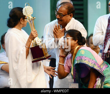 Kolkata, India. 05th Sep, 2019. West Bengal Chief Minister Mamata Banerjee awarded teachers on the occasion of Teachers Day. (Photo by Saikat Paul/Pacific Press) Credit: Pacific Press Agency/Alamy Live News Stock Photo