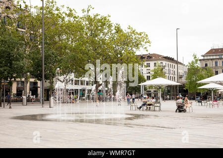 Fountains on Sechseläutenplatz in front of the Zürich Opera House on a cloudy summer day in Zurich, Switzerland. Stock Photo