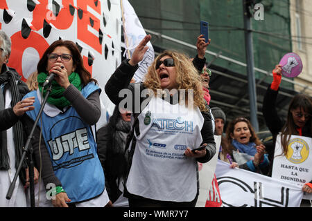 Buenos Aires, Buenos Aires, Argentina. 5th Sep, 2019. Teachers' Unions carry out a national strike and protest against the Government policies. Credit: Claudio Santisteban/ZUMA Wire/Alamy Live News Stock Photo