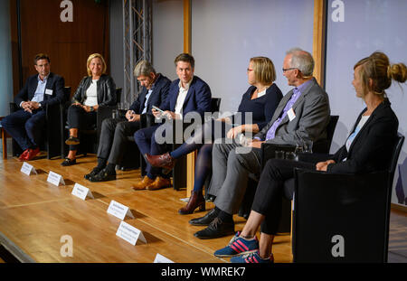 05 September 2019, Berlin: Manfred Schoch (l-r), Chairman of the Works Council and Deputy Chairman of the Supervisory Board of BMW AG, Britta Seeger, Member of the Board of Management of Daimler AG, Bernhard Mattes, President of the German Association of the Automotive Industry (VDA), Markus Balser, Moderator, Kerstin Haarmann, Federal Chairwoman of the ecological transport club VCD, Ernst-Christoph Stolper, Deputy Federal Chairwoman of the German Association for the Environment and Nature Conservation (BUND) and Luise Neumann-Cosel, Team Leader Campaigns at Campact, will be at a panel discuss Stock Photo