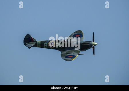 Supermarine Spitfire XV TE184 fighter flying Stock Photo