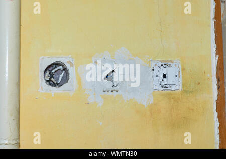 Light switchers installation on a wall during renovation works in an apartment Stock Photo