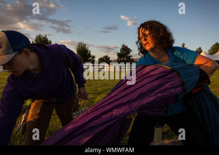 Reno, Nevada, USA. 5th Sep, 2019. KARALYN MUMM, pilot and owner of the ''Citrus in the Sky'' balloon, prepares for launch during The Great Reno Balloon Race media day. The race, the world's largest free hot-air ballooning event, takes place at Rancho San Rafael Regional Park in Reno, Nevada, from September 6-8, 2019. Credit: Tracy Barbutes/ZUMA Wire/Alamy Live News Stock Photo