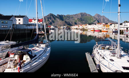 Scenic view of the waterfront harbor in Henningsvaer in summer. Henningsvaer is a fishing village and tourist town located on Austvagoya in the Lofote Stock Photo