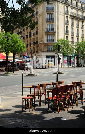 Paris, Straßencafe im 13. Arrondissement - Paris Street Cafe in 13th District Stock Photo