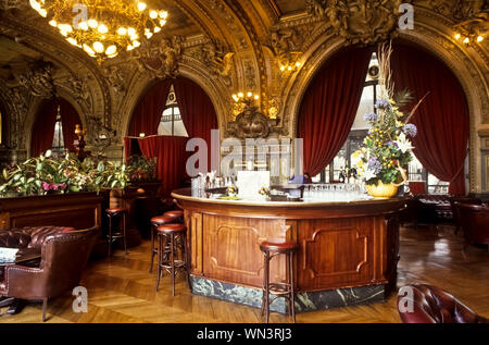 Le Train Bleu ist ein Restaurant mit originaler Fin-de-siècle-Ausstattung im Gare de Lyon in Paris Stock Photo