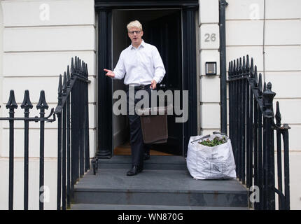 London, UK. 06th Sep, 2019. Jo Johnson, brother of Boris Johnson, spoke outside his home this morning and gave his backing to the Government. Yesterday he resigned as Universities minister. Credit: Tommy London/Alamy Live News Stock Photo