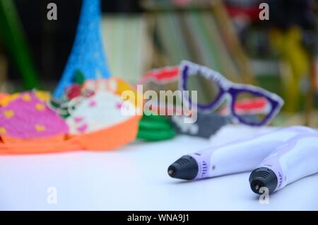 3d handle pen and 3d painting figures. Concept of andmade STEM education - New toy for child to Play and study at school and home Stock Photo