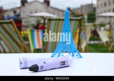 3d handle pen and 3d painting figures. Concept of andmade STEM education - New toy for child to Play and study at school and home Stock Photo
