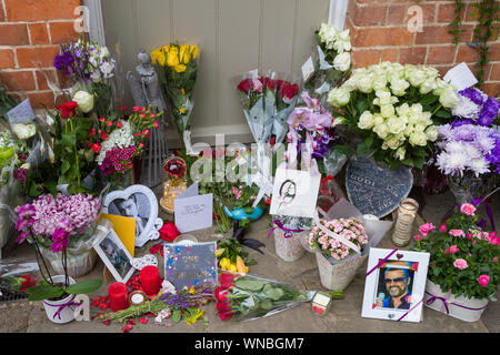 Tributes left by fans for George Michael outside Mill Cottage in Goring-on-Thames on the anniversary of his birthday. Stock Photo