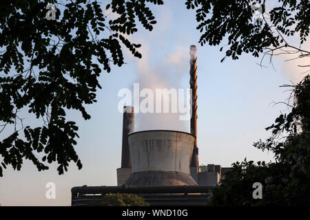 Industrial plant with cooling towers, factory premises of Thyssenkrupp AG in Duisburg Bruckhausen Stock Photo