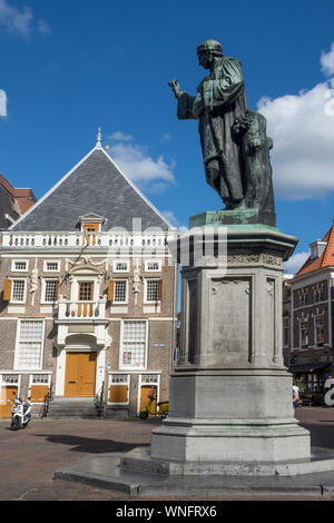 Netherlands, North Holland, Haarlem, Guard House & Laurentius Costerus statue Stock Photo