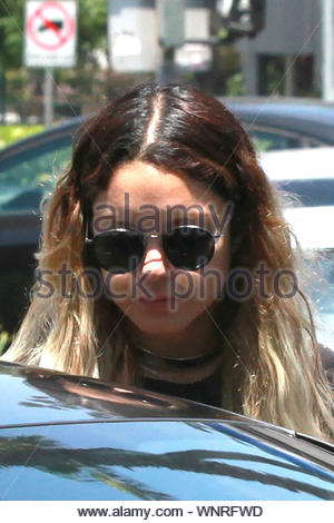 Studio City Ca Camera Shy Actress Vanessa Hudgens Channels