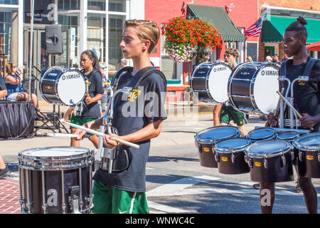 MATTHEWS, NC (USA) - August 31, 2019: A high school marching band performs at the Labor Day parade held during the annual 'Matthews Alive' event. Stock Photo