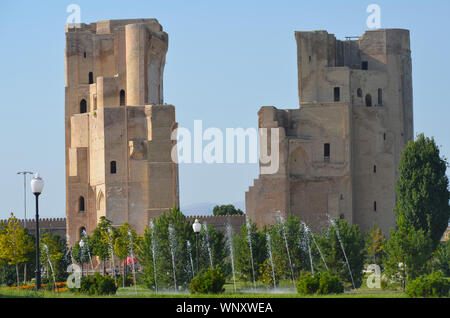 Unrestored gateway remains of the ancient Tamerlanes Ak-Saray palace in Shakhrisabz, southern Uzbekistan Stock Photo