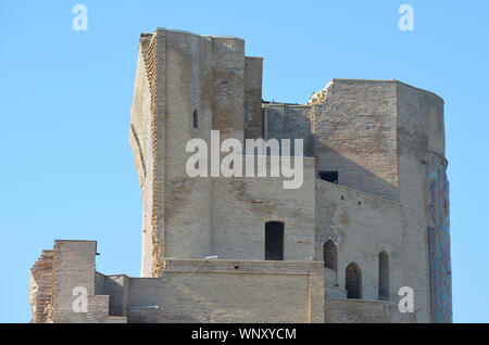 Unrestored gateway remains of the ancient Tamerlanes Ak-Saray palace in Shakhrisabz, southern Uzbekistan Stock Photo