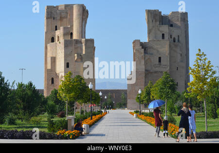 Unrestored gateway remains of the ancient Tamerlanes Ak-Saray palace in Shakhrisabz, southern Uzbekistan Stock Photo