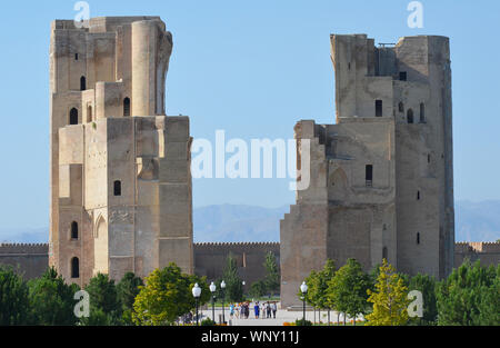 Unrestored gateway remains of the ancient Tamerlanes Ak-Saray palace in Shakhrisabz, southern Uzbekistan Stock Photo