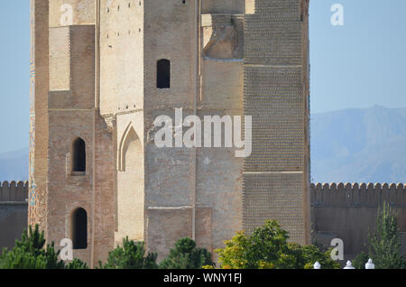 Unrestored gateway remains of the ancient Tamerlanes Ak-Saray palace in Shakhrisabz, southern Uzbekistan Stock Photo