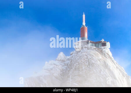 The mountain top station of the Aiguille du Midi in Chamonix, France in the fog Stock Photo