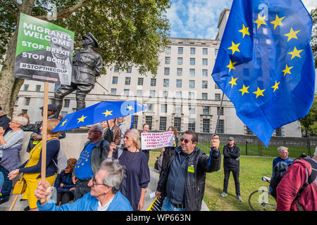 London, UK. 7th Sep, 2019. Pro EU and pro freedonm of movement protestors outside the Downing Street and the Women of Woirld War II memorial. Credit: Guy Bell/Alamy Live News Stock Photo