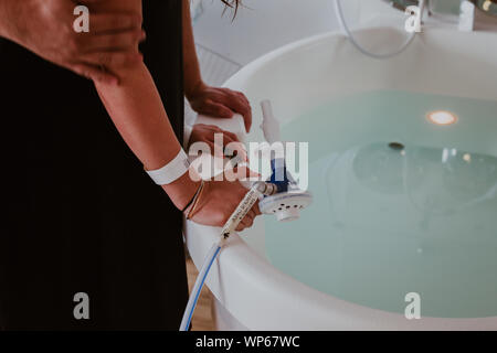 woman giving birth Stock Photo - Alamy