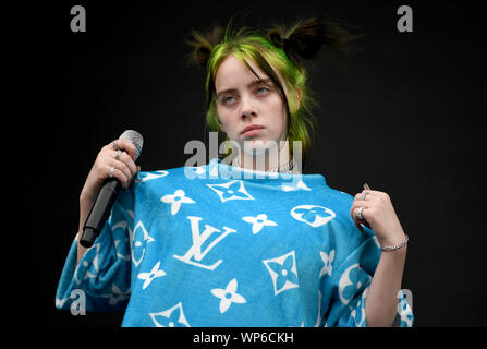女性情報誌 Popstar! Sep/Oct 2019 Billie Eilish Billie Eilish: Why Is the Gen-Z Pop Star Is the Best New Act