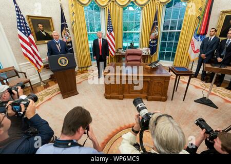 https://l450v.alamy.com/450v/wp6mc9/washington-dc-usa-05-september-2019-los-angeles-lakers-hall-of-fame-basketball-star-and-legendary-nba-general-manager-jerry-west-delivers-remarks-following-his-being-awarded-the-presidential-medal-of-freedom-by-us-president-donald-trump-center-during-a-ceremony-in-the-oval-office-of-the-white-house-september-5-2019-in-washington-dc-wp6mc9.jpg